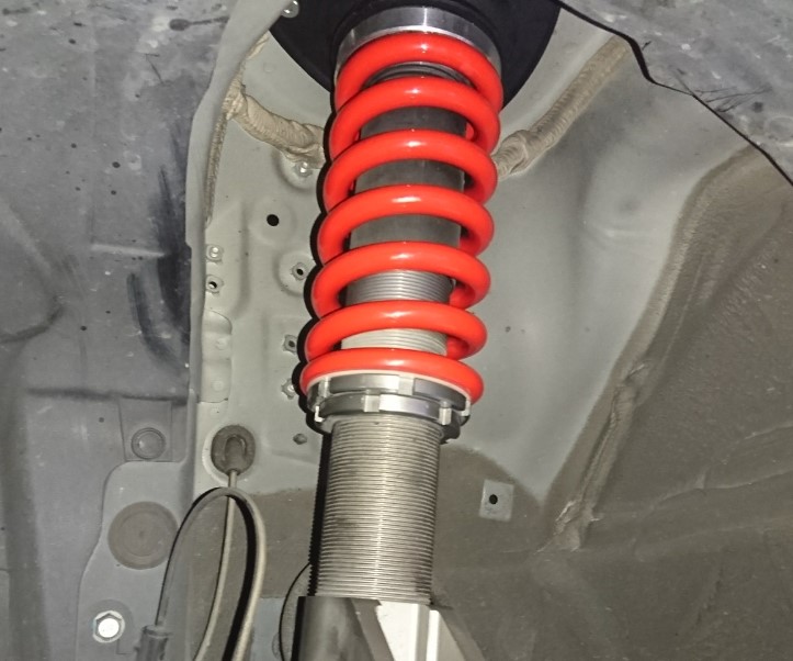 レヴォーグ用ダンパー Oh 仕様変更 スプリング交換 ハイエース用オーリンズのカスタマイズ オーバーホールなら 静岡県富士市のazur